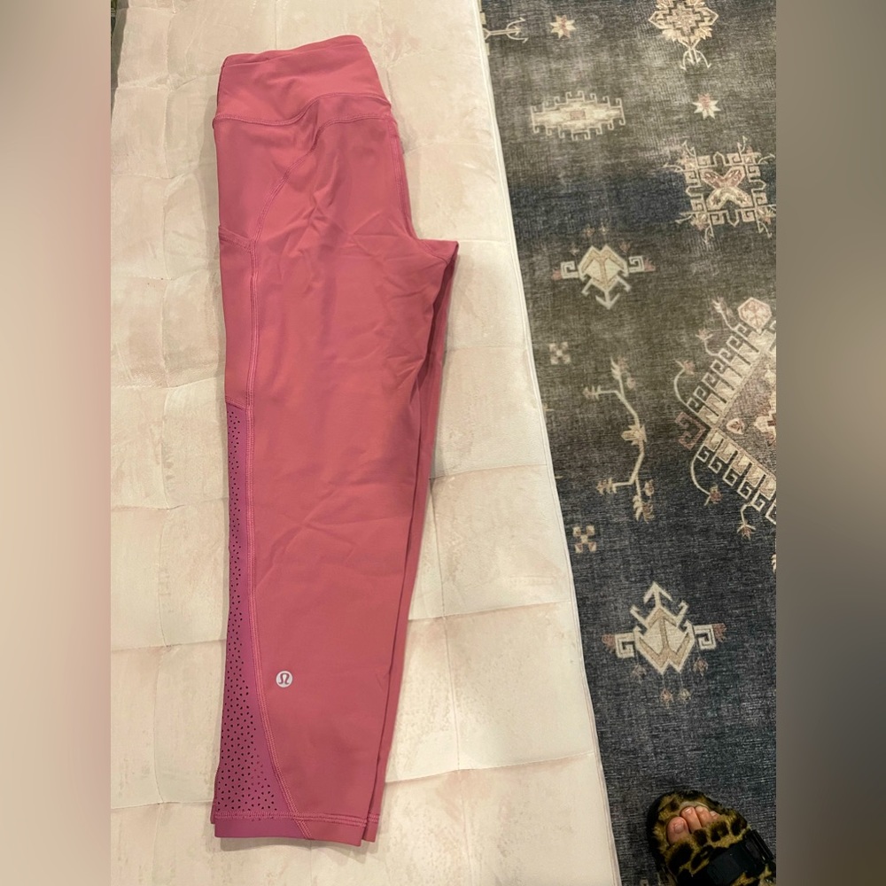 Lululemon crop leggings size 6
